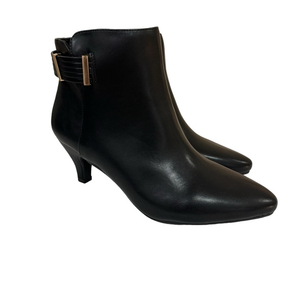 NWOT…💕 Super comfy black leather ankle boots - Picture 1 of 7